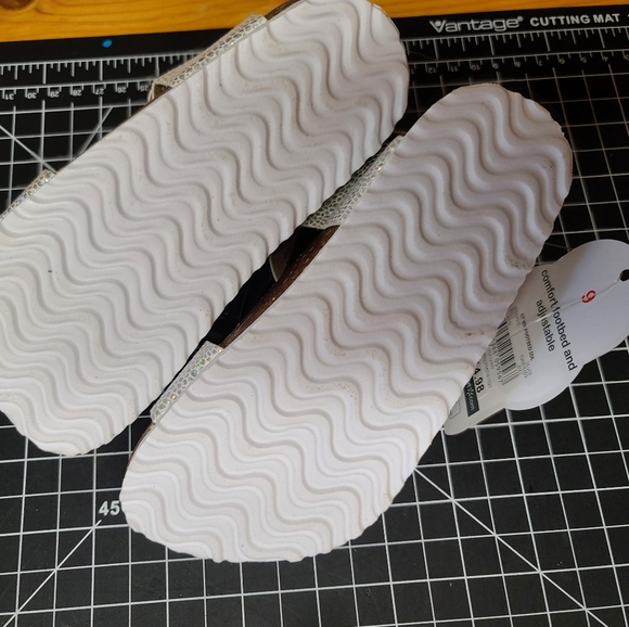 Wonder Nation Toddler girls Rainbow Holographic Snake skin Pattern 2 Strap Sanda - Picture 9 of 9